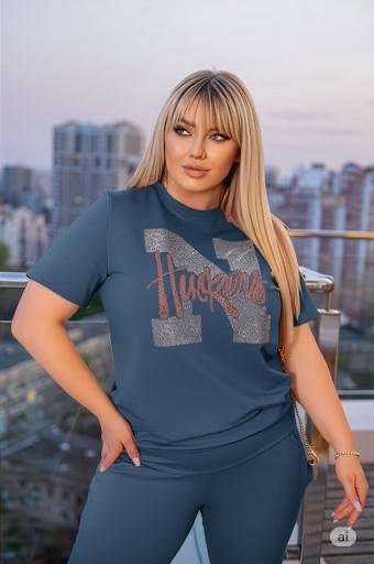 Літній жіночий костюм