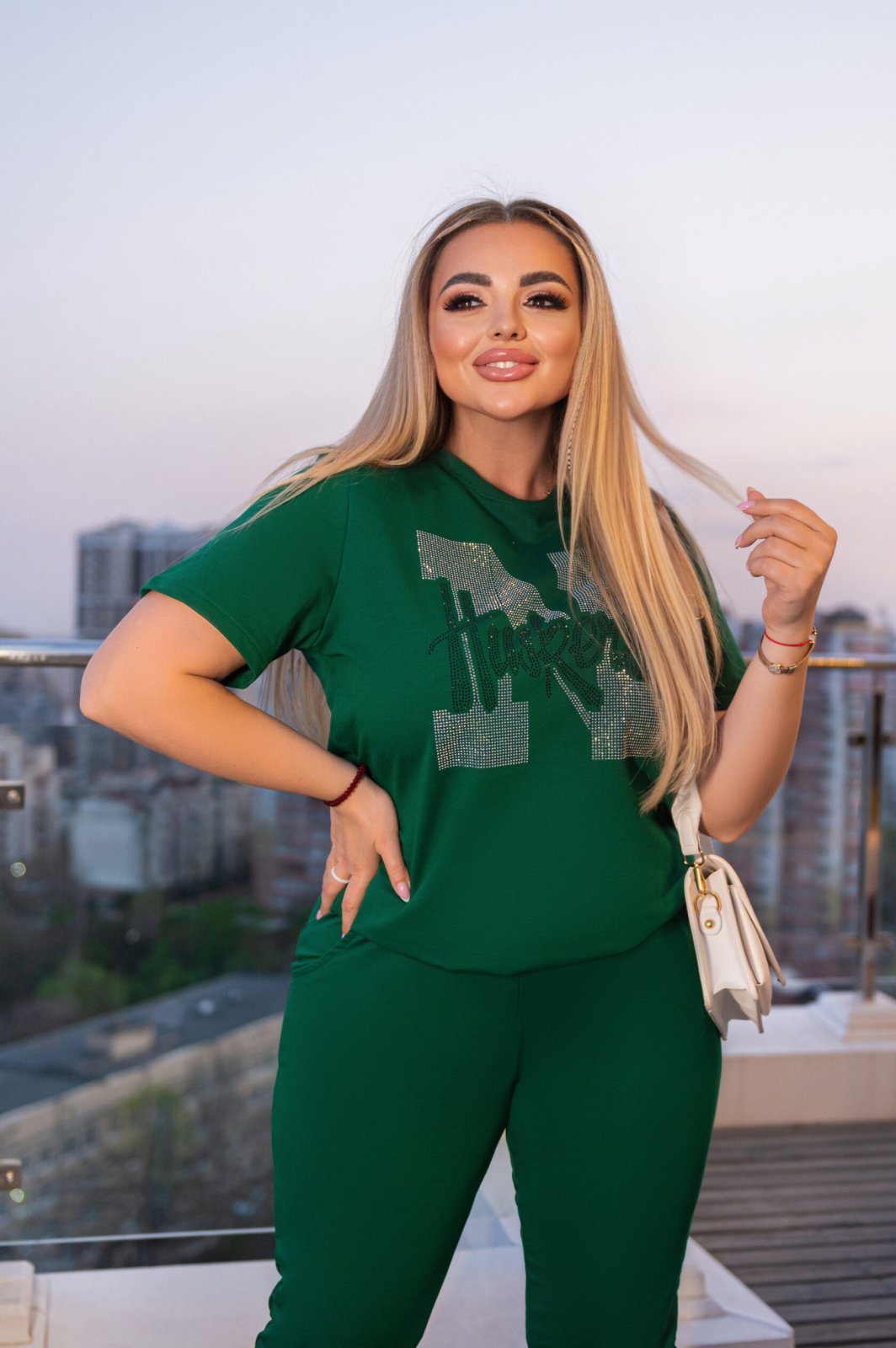Літній жіночий костюм